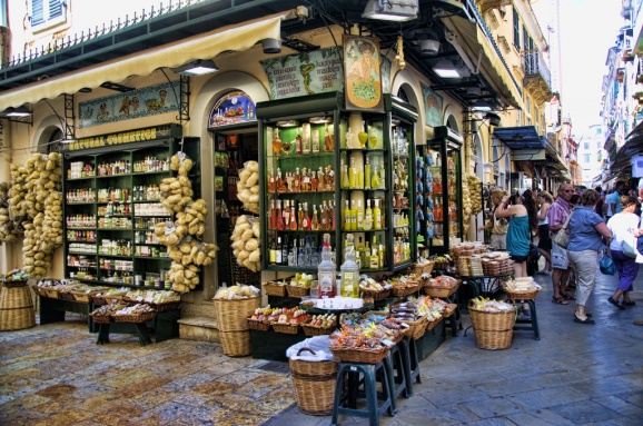 Рынок в поселке Беницес Корфу